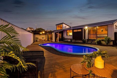 Photo of property in 8 Marchant Place, Westown, New Plymouth, 4310