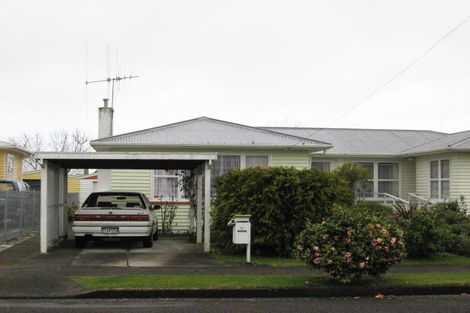 Photo of property in 11 Karaka Crescent, Levin, 5510