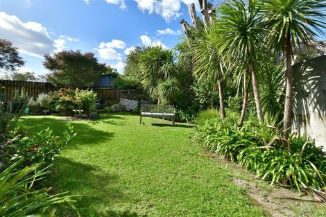 Photo of property in 10 John Road, Stanmore Bay, Whangaparaoa, 0932