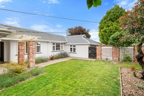 Photo of property in 180 Avonhead Road, Avonhead, Christchurch, 8042
