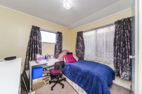 Photo of property in 84 Hillcrest Drive, Kelvin Grove, Palmerston North, 4414