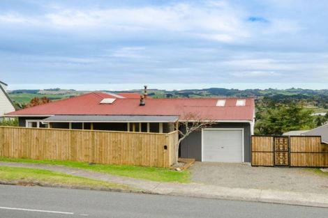 Photo of property in 69 Garfield Road, Helensville, 0800