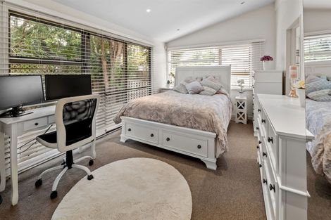 Photo of property in 52a D'oyly Drive, Stanmore Bay, Whangaparaoa, 0932
