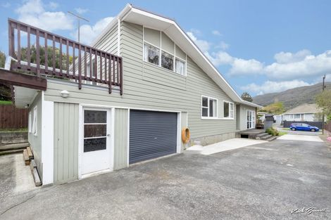 Photo of property in 3 Lowry Crescent, Stokes Valley, Lower Hutt, 5019