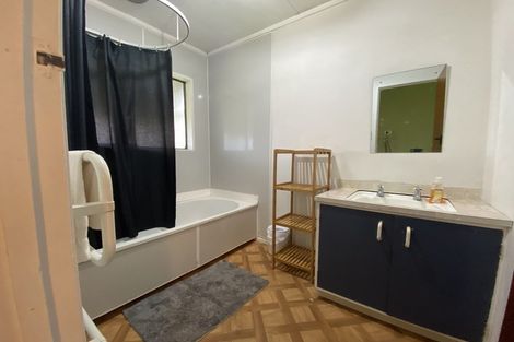 Photo of property in 28 Castle Street, Eltham, 4322