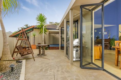 Photo of property in 123 Golf Road, Titirangi, Auckland, 0600