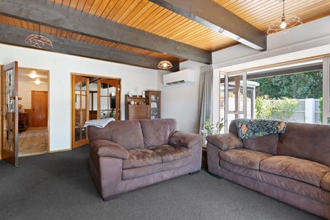 Photo of property in 18 Pyatt Place, Redwood, Christchurch, 8051