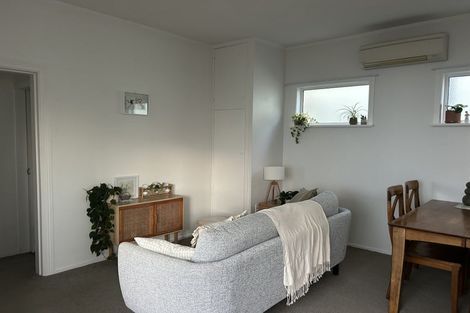 Photo of property in 118 Lyall Parade, Lyall Bay, Wellington, 6022