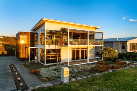 Photo of property in 21 Le Quesne Road, Bay View, Napier, 4104