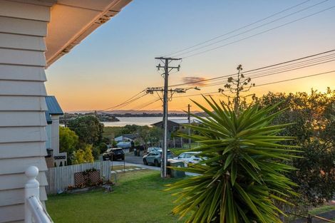 Photo of property in 108 Eversleigh Road, Belmont, Auckland, 0622