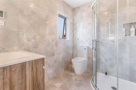 Photo of property in 5 Dawnhaven Drive, Te Atatu Peninsula, Auckland, 0610