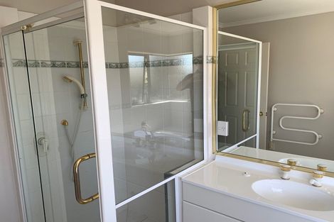 Photo of property in 162 Lakeside Drive, Orewa, 0931