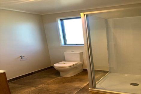 Photo of property in 1b Pavola Grove, Glenfield, Auckland, 0629