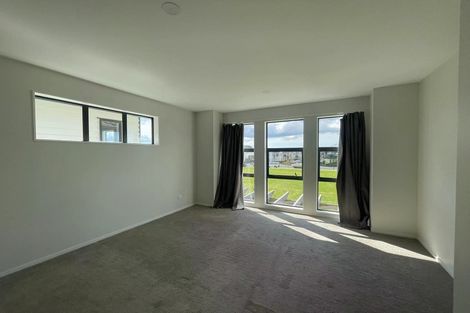 Photo of property in 11 Irving Place, Hobsonville, Auckland, 0616