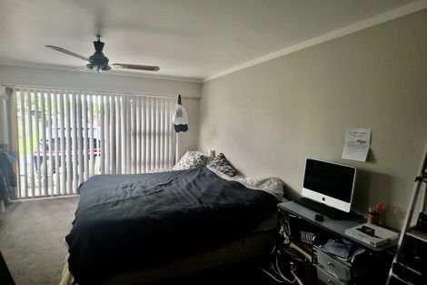 Photo of property in 2/12 Grove Road, Papakura, 2110