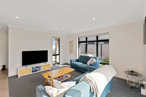 Photo of property in 14 Saint Michael Crescent, One Tree Point, 0118