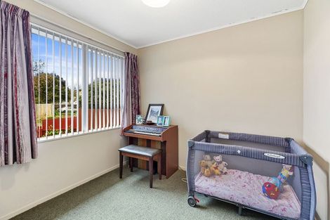 Photo of property in 15 Woolwich Close, Whitby, Porirua, 5024