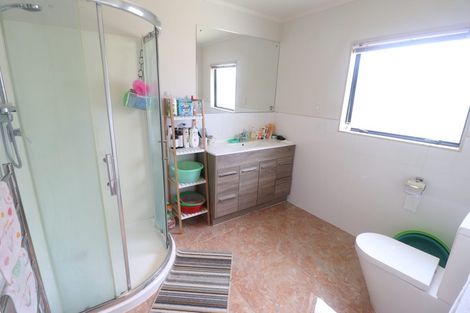 Photo of property in 2/99 Ocean View Road, Hillcrest, Auckland, 0627