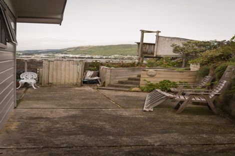 Photo of property in 15 Gloaming Hill, Titahi Bay, Porirua, 5022