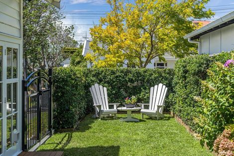 Photo of property in 1a Glen Road, Stanley Point, Auckland, 0624
