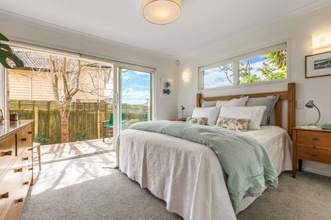 Photo of property in 1/5 Hanlon Crescent, Narrow Neck, Auckland, 0624