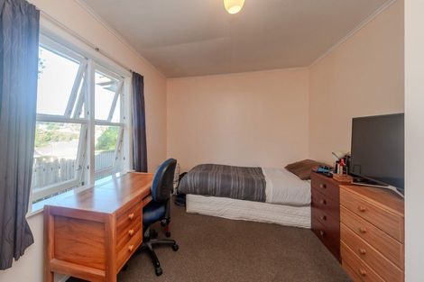 Photo of property in 64 Salford Street, Newlands, Wellington, 6037