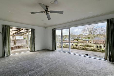 Photo of property in 1 Mirrabooka Avenue, Botany Downs, Auckland, 2010