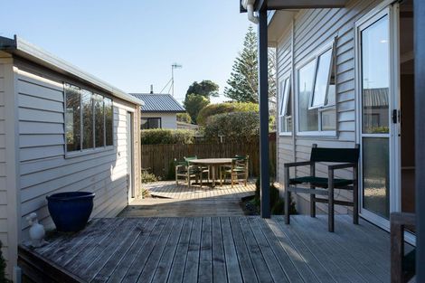Photo of property in 5a Waimarie Avenue, Paraparaumu, 5032