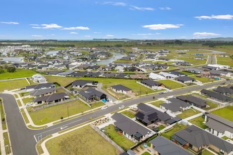 Photo of property in 4 Te Taniwha Road, One Tree Point, 0118