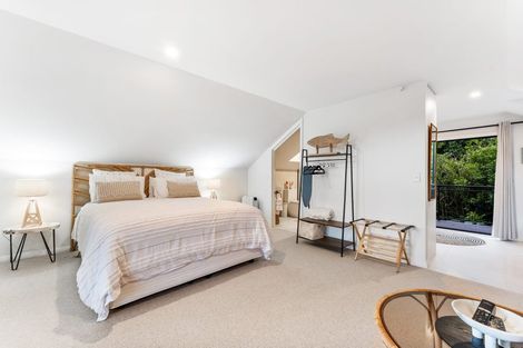 Photo of property in 10 Zita Avenue, Matakatia, Whangaparaoa, 0930