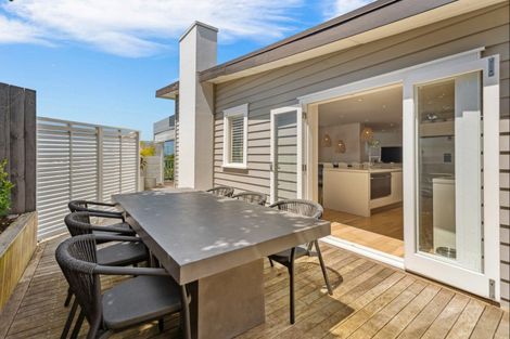 Photo of property in 8 Alfred Street, Northcote Point, Auckland, 0627