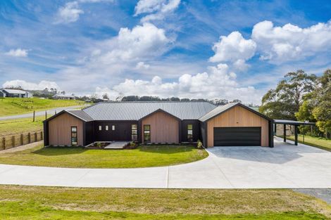 Photo of property in 8 Nga Tui Lane, Acacia Bay, Taupo, 3385
