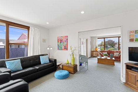 Photo of property in 11 Croziers Road, St Albans, Christchurch, 8052