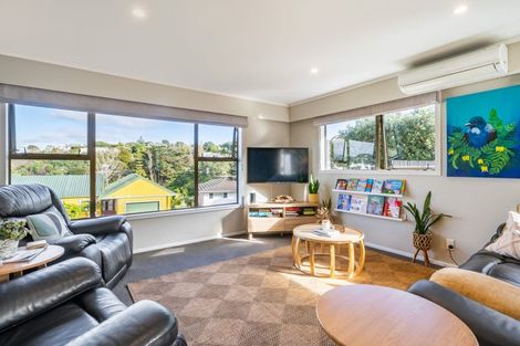 Photo of property in 19 Penryn Drive, Camborne, Porirua, 5026