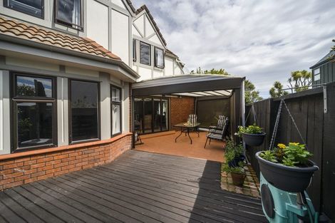 Photo of property in 21 Springdale Grove, Fitzherbert, Palmerston North, 4410