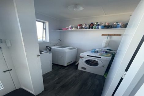 Photo of property in 63 Ruskin Road, Newlands, Wellington, 6037