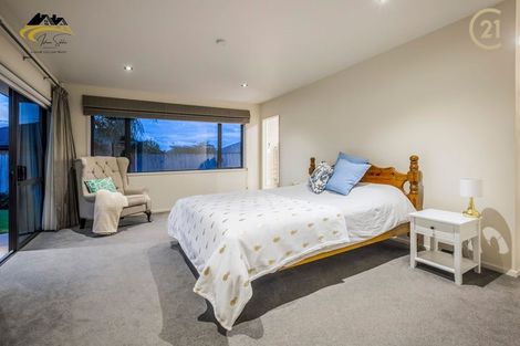 Photo of property in 32 Ripple Grove, Waiuku, 2123