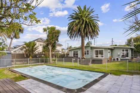 Photo of property in 36 Golf Road, Paraparaumu Beach, Paraparaumu, 5032