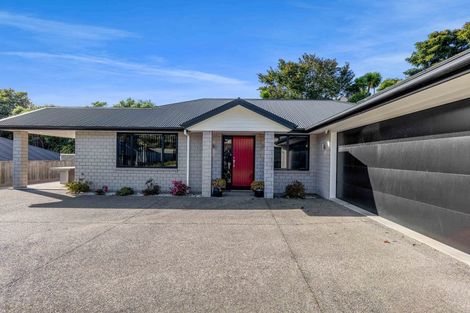 Photo of property in 2 Frederick Place, Whalers Gate, New Plymouth, 4310