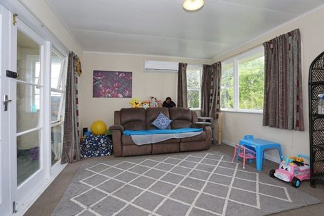 Photo of property in 11 Ngahina Street, Marton, 4710