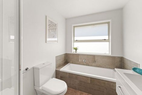 Photo of property in 33 Kahuparere Crescent, Pyes Pa, Tauranga, 3112