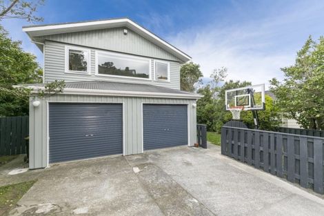 Photo of property in 30 Thurleigh Grove, Karori, Wellington, 6012