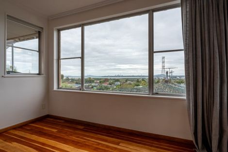 Photo of property in 1 Wakeling Avenue, Te Atatu South, Auckland, 0610