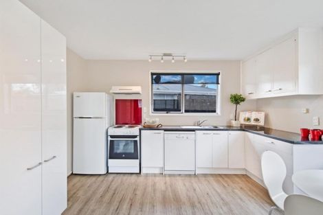 Photo of property in 2/11 Peckham Lane, Woolston, Christchurch, 8062