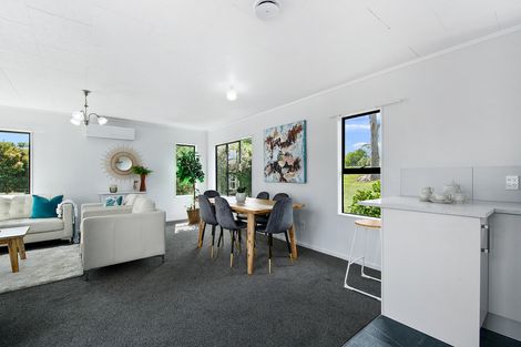 Photo of property in 39 Meadowvale Rise, Titirangi, Auckland, 0604