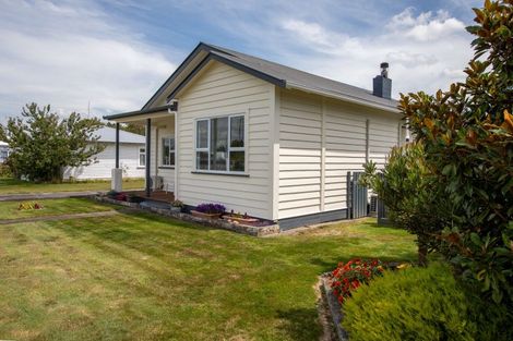 Photo of property in 37 Fox Street, Woodville, 4920