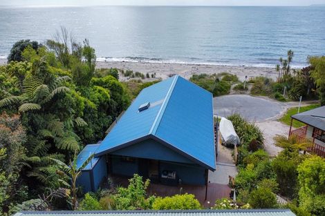 Photo of property in 72 Beach Road, Collingwood, 7073