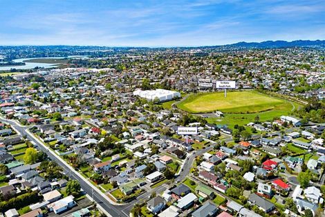 Photo of property in 14b Kirrie Avenue, Te Atatu South, Auckland, 0610