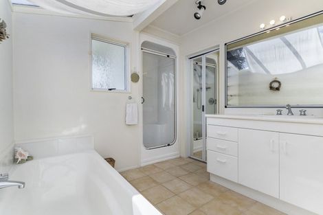 Photo of property in 4 Pacific Parade, Army Bay, Whangaparaoa, 0930