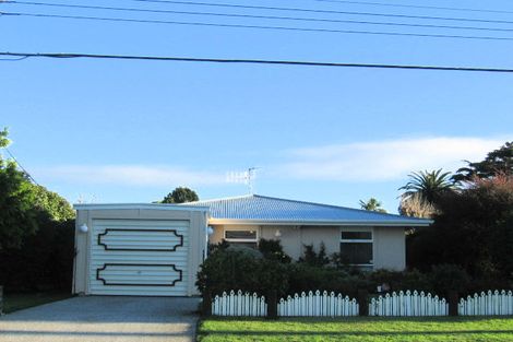 Photo of property in 35 Gray Avenue, Paraparaumu Beach, Paraparaumu, 5032